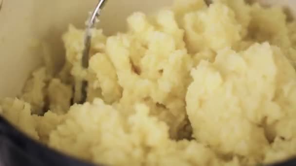 Tid Förflutit Steg För Steg Förbereda Klassiska Potatismos För Thanksgiving — Stockvideo