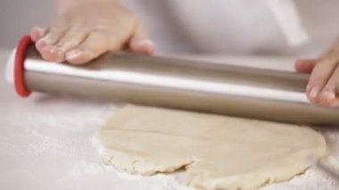 Adım adım. Pasta kabuk sıfırdan geleneksel kabak pasta için hazırlanıyor.