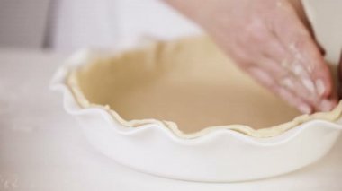 Adım adım. Pasta kabuk sıfırdan geleneksel kabak pasta için hazırlanıyor.