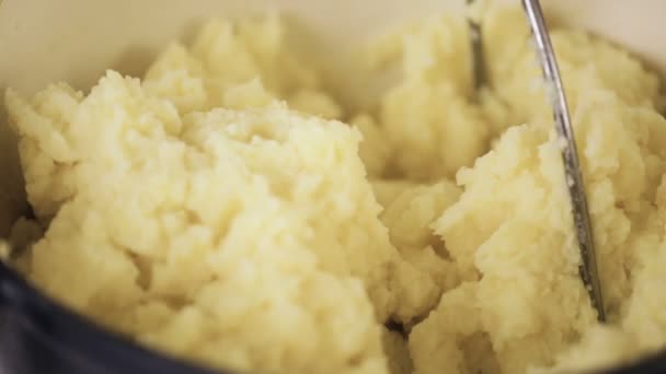 Stap Voor Stap Koken Van Klassieke Aardappelpuree — Stockvideo