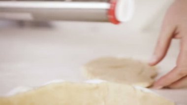 Adım adım. Pasta kabuk sıfırdan geleneksel kabak pasta için hazırlanıyor