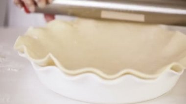 Zaman atlamalı. Adım adım. Pasta kabuk sıfırdan geleneksel kabak pasta için hazırlanıyor