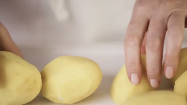 Adım Adım Yukon Altın Patates Klasik Patates Püresi Için Dilimleme — Stok video