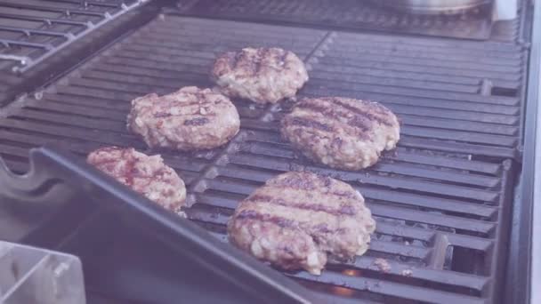 Cocinar Hamburguesa Carne Clásica Parrilla Gas Aire Libre — Vídeos de Stock