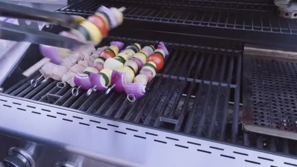 Step Step Grilling Veggie Skewers Chicken Kebabs Outdoor Gas Grill — Stock Video