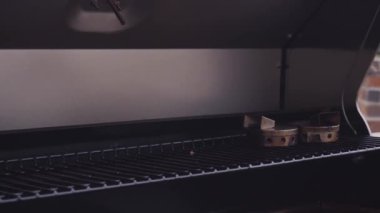 Döküm grates 6 burner açık gaz ızgara yemek yakın çekim