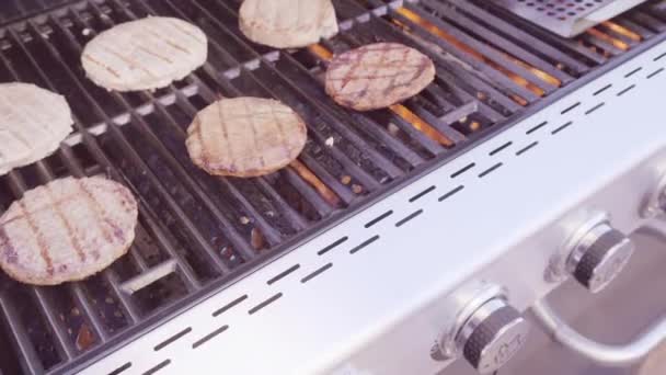 Adım Adım Yaz Aylarında Açık Gaz Izgara Burger Pişirme — Stok video