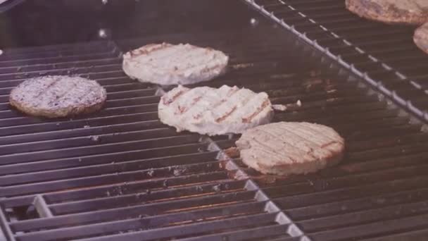 Lépésről Lépésre Főzés Hamburgert Nyáron Szabadtéri Gáz Grill — Stock videók