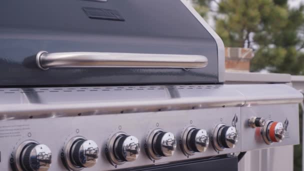 Close Van Controle Knoppen Buiten Pits Gas Barbecue — Stockvideo
