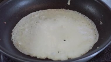 Adım adım. Kahvaltı için sıfırdan Rus krep yapmak