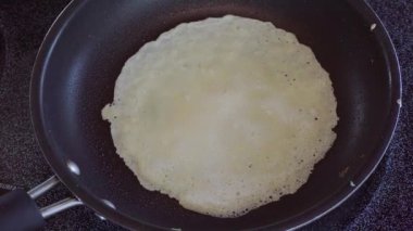 Adım adım. Kahvaltı için sıfırdan Rus krep yapmak