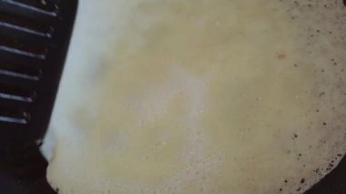 Adım adım. Kahvaltı için sıfırdan Rus krep yapmak