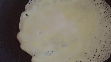 Adım adım. Kahvaltı için sıfırdan Rus krep yapmak