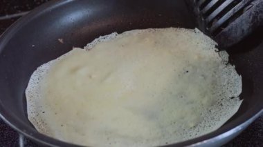 Adım adım. Kahvaltı için sıfırdan Rus krep yapmak