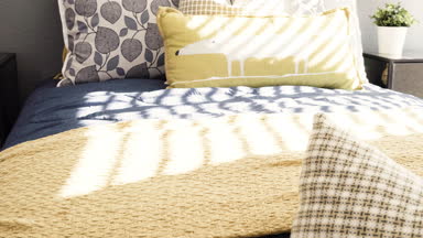 Modern yatak odası ev lüks bir şekilde döşenmiş.