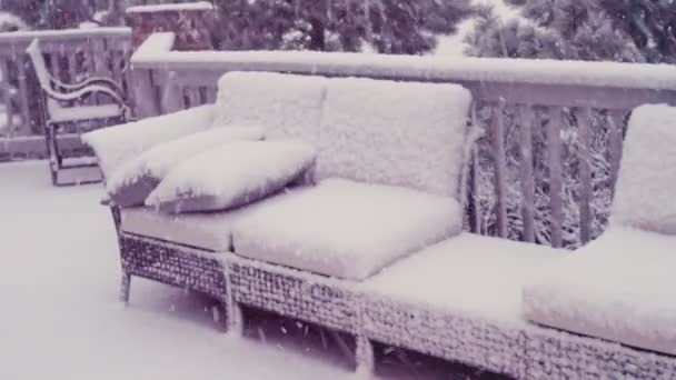 Vista Tormenta Nieve Primavera Desde Porche Trasero Residencial — Vídeo de stock