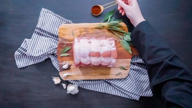 Kemiksiz domuz rostosu