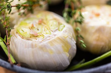 kavrulmuş sarımsak