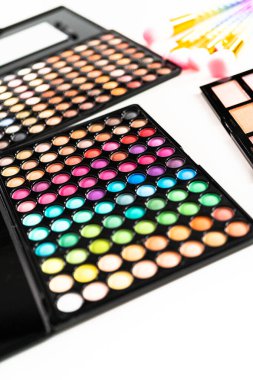 Makyaj fırçaları ve kaptırdın