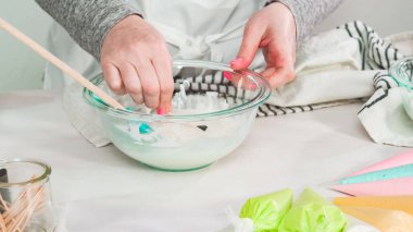 Paskalya kurabiyesi yapmak