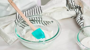 Paskalya kurabiyesi yapmak