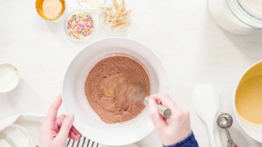 Tek boynuzlu at kekleri pişiriyorum.