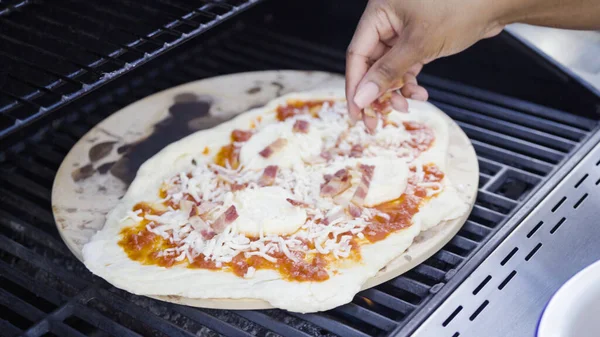 Matlagning pizza — Stockfoto