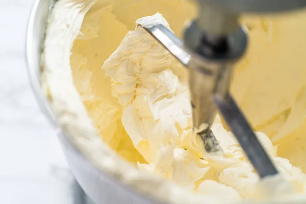Cobertura com creme de manteiga — Fotografia de Stock