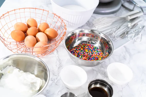 Baking a cake — Stock Photo, Image