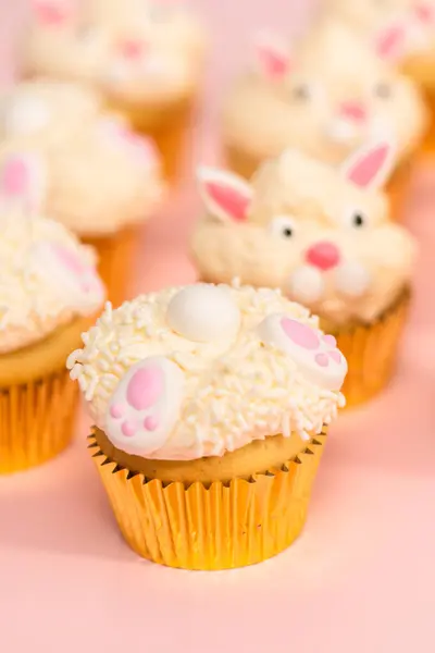 Hornear cupcakes — Foto de Stock