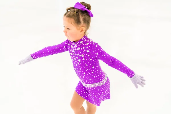 Pequeño patinador artístico — Foto de Stock