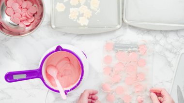 Çikolata şekerleri erir.