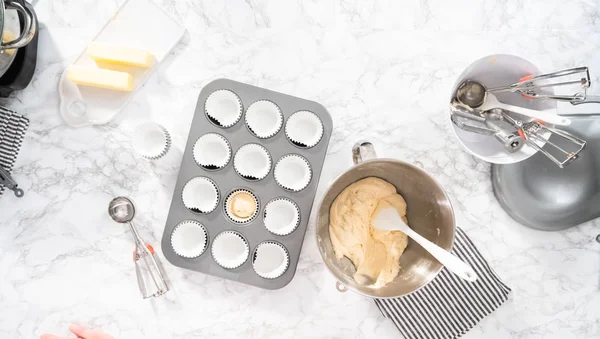 Bakning muffins — Stockfoto