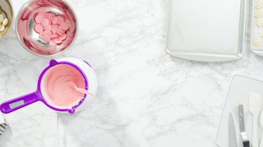 Çikolata şekerleri erir.