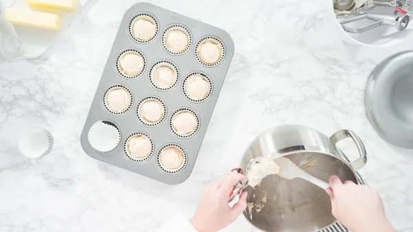 Baking mermaid cupcakes — Stock Photo, Image