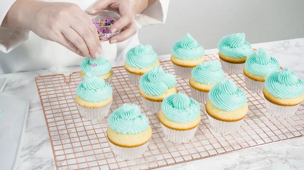 Baking mermaid cupcakes — Stock Photo, Image