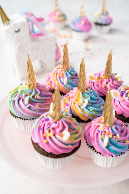 Tek boynuzlu at cupcakes