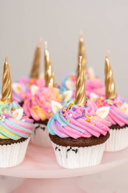 Tek boynuzlu at cupcakes