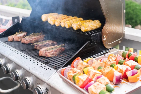 Grilling steak — Stock Photo, Image