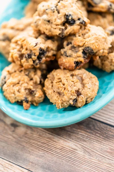 Chewy oatmeal raisin cookies — Stock Photo, Image