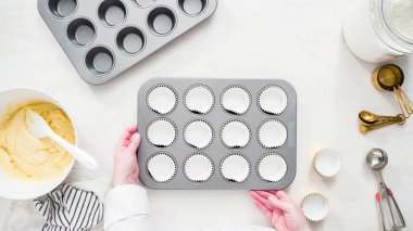 Vanilyalı kek yapıyorum.