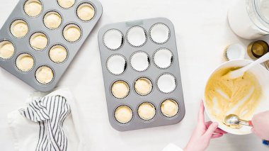 Vanilyalı kek yapıyorum.