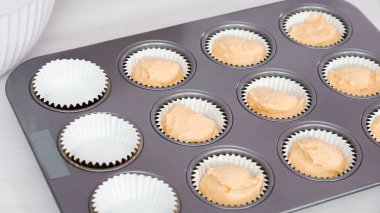 Vanilyalı kek yapıyorum.