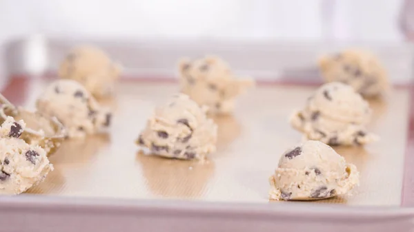 chocolate chip cookie dough scoops on baking sheet - Stock Illustration  [106130583] - PIXTA