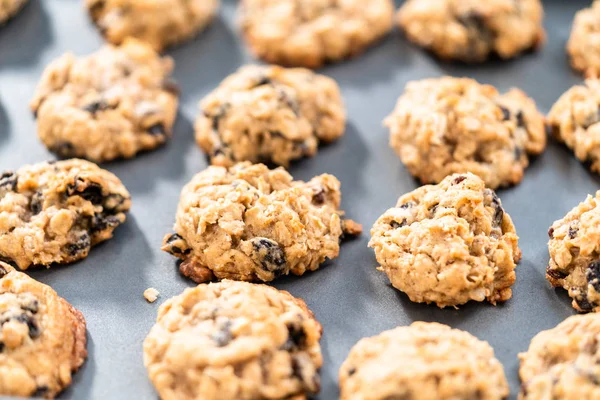Chewy oatmeal raisin cookies — Stock Photo, Image
