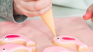 Paskalya kurabiyesi yapmak