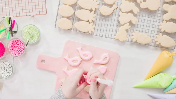 Pasen koekjes bakken — Stockfoto