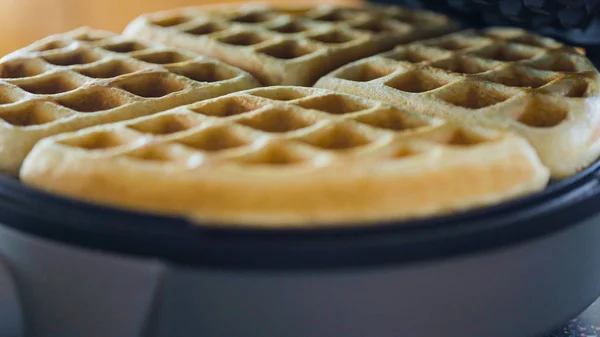 Making waffles — Stock Photo, Image