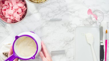 Çikolata şekerleri erir.