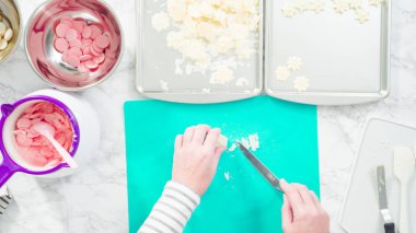 Çikolata şekerleri erir.